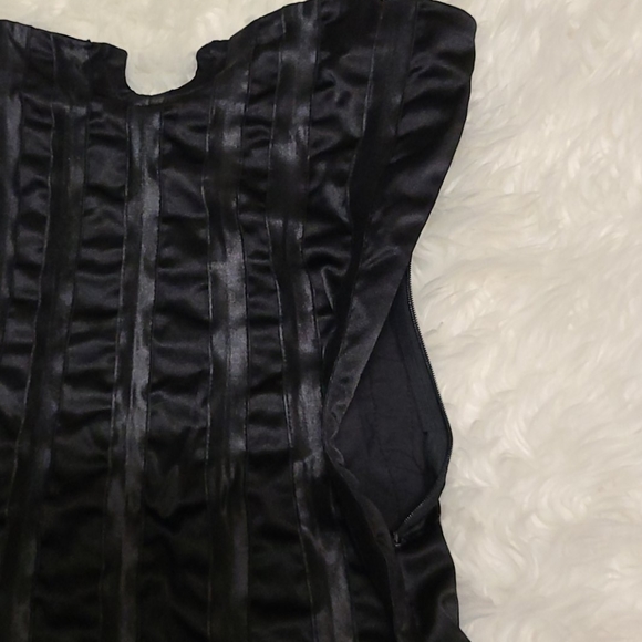 Clothes - Picture 4 of 4